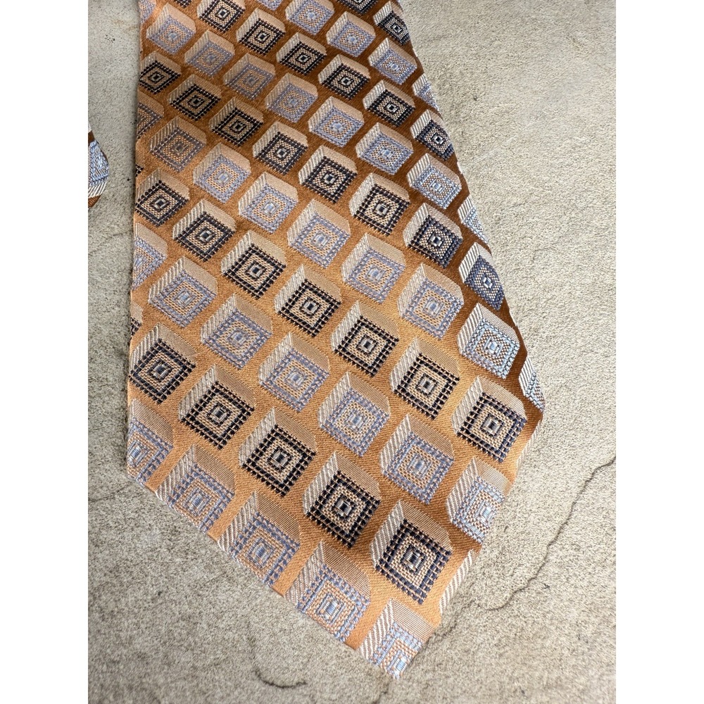 Burma Bibas Copper With‎ Geometric 3D Illusion Tie